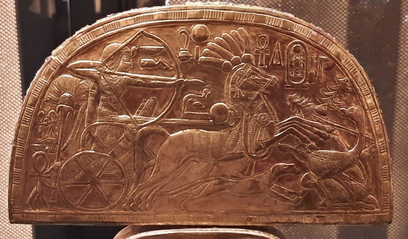 Golden treasures of Tut Ench Amun